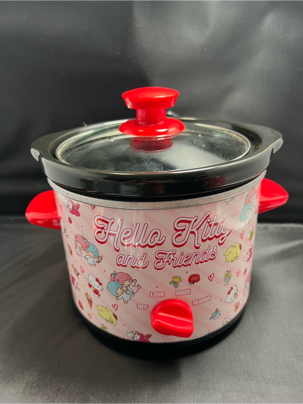 Hello Kitty & Friends 2-Quart Slow Cooker Uncanny Brands Sanrio Kitchen